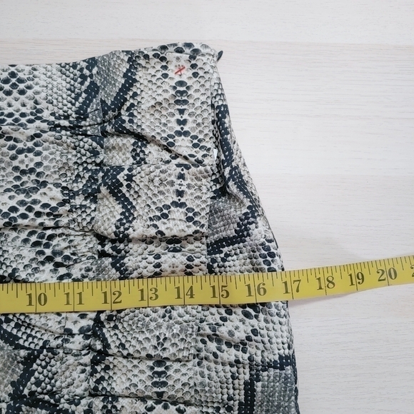 ZARA Snake print front ruffle pencil skirt - Picture 6 of 9